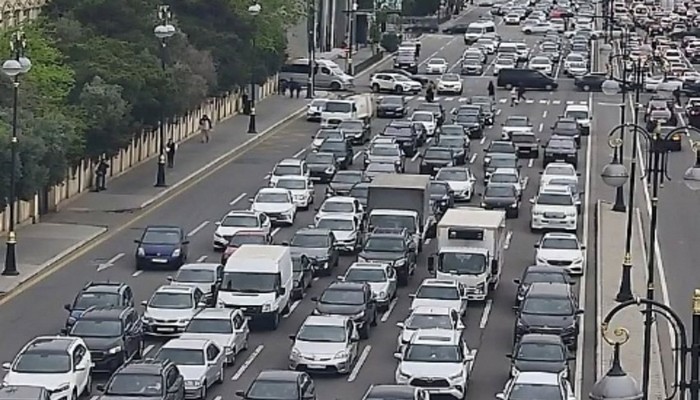 Bakının yağışlı yollarında tıxac müşahidə edilir – SİYAHI