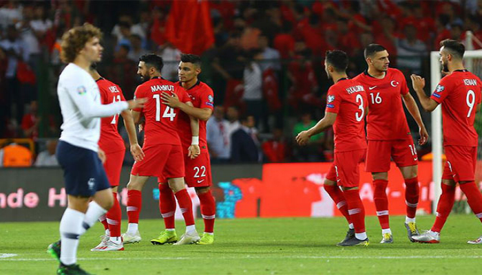 Türkiyə dünya çempionuna qalib gəlir