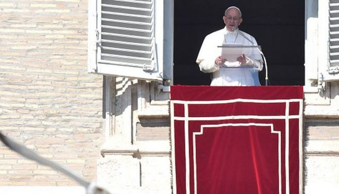 Roma Papası Yeni Zelandiya məscidlərində hücuma məruz qalanlar üçün dua edib