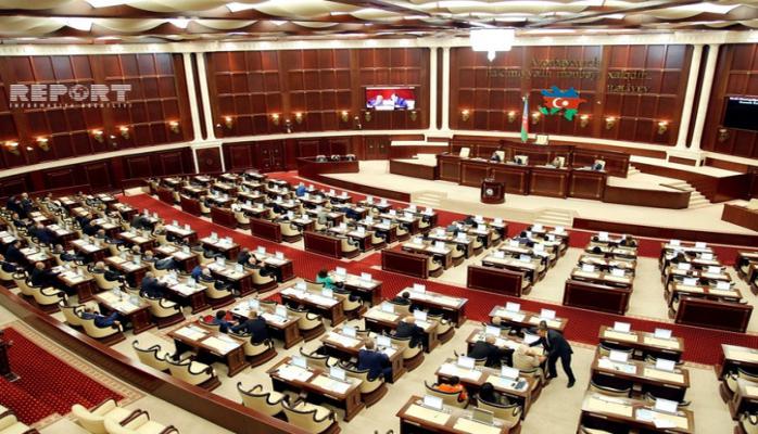 Началось пленарное заседание Милли Меджлиса