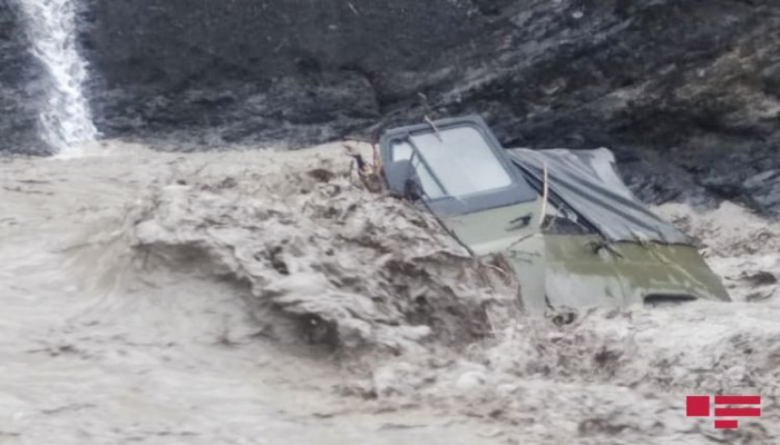 В Губе сель унес 2 автомобиля, разрушил 3 моста