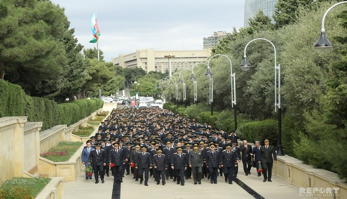 Prokurorluq işçiləri Fəxri və Şəhidlər xiyabanlarını ziyarət ediblər