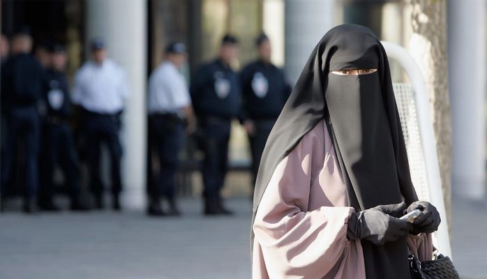 BMT Fransada niqab geyilməsinə qadağa qoyulmasını pisləyib