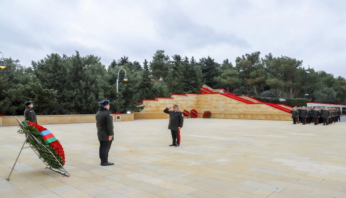 Dövlət Xidmətinin rəhbərliyi Şəhidlər xiyabanını ziyarət edib