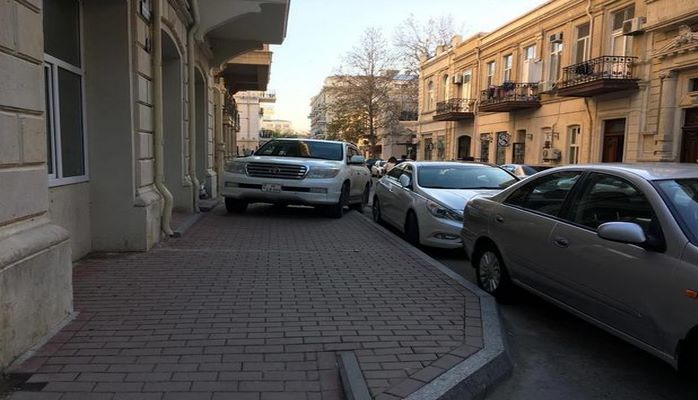 Возмутительный паркинг на улицах Баку