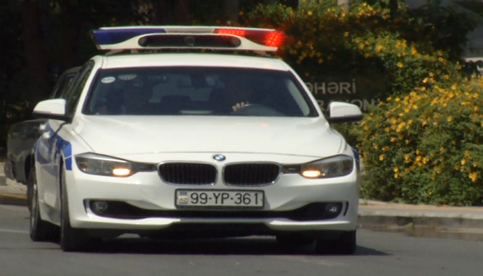 Bakıda yol polisindən nümunəvi addım: Hamilə qadını xəstəxanaya belə çatdırdılar