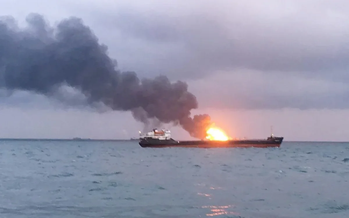 Oman sahillərində neft tankerinə hücum edildi