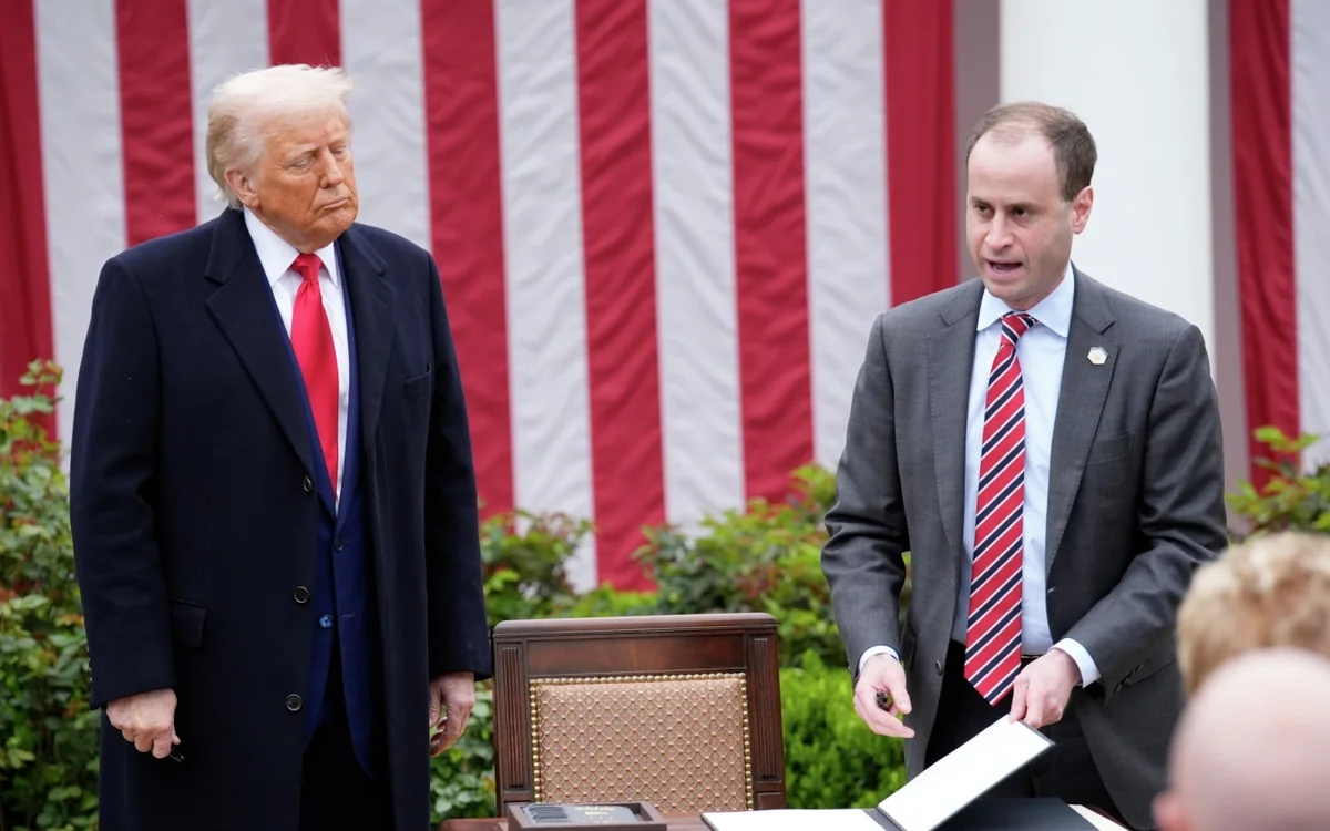 Donald Tramp onu Baydendən müdafiə edən şəxsə yüksək vəzifə verdi