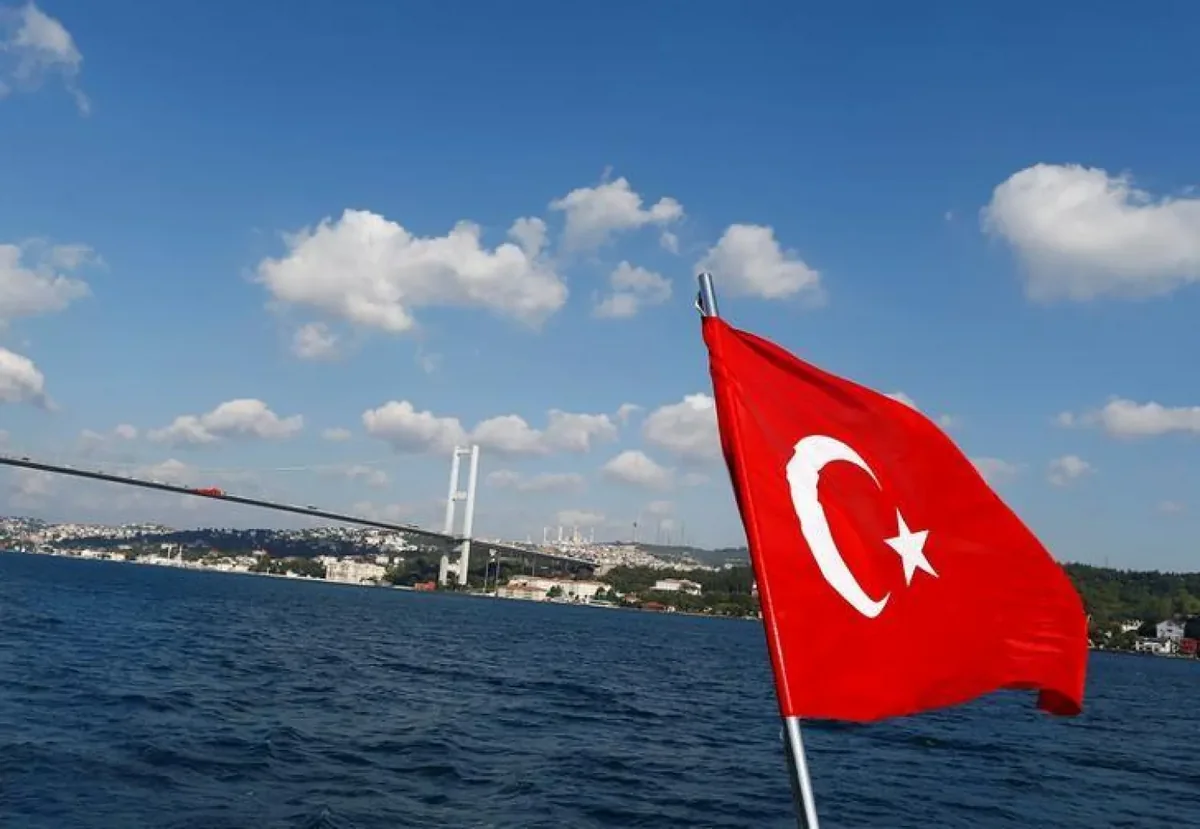 "Bloomberg": Türkiyə ticarət gəmilərinin Qara dənizə keçidini məhdudlaşdırır
