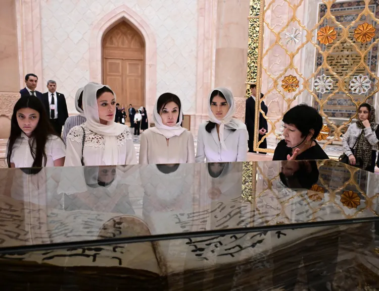 Mehriban Əliyeva və Leyla Əliyeva Daşkənddə İslam Sivilizasiyası Mərkəzini ziyarət ETDİLƏR
