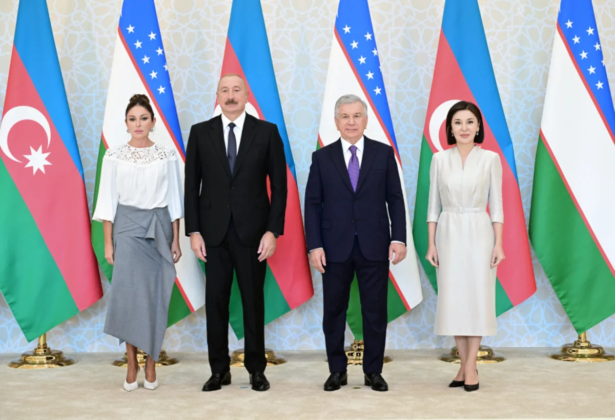 Azərbaycan ilə Özbəkistan prezidentləri və birinci xanımlar "Kuksaroy" Dövlət İqamətgahında birgə foto çəkdiriblər