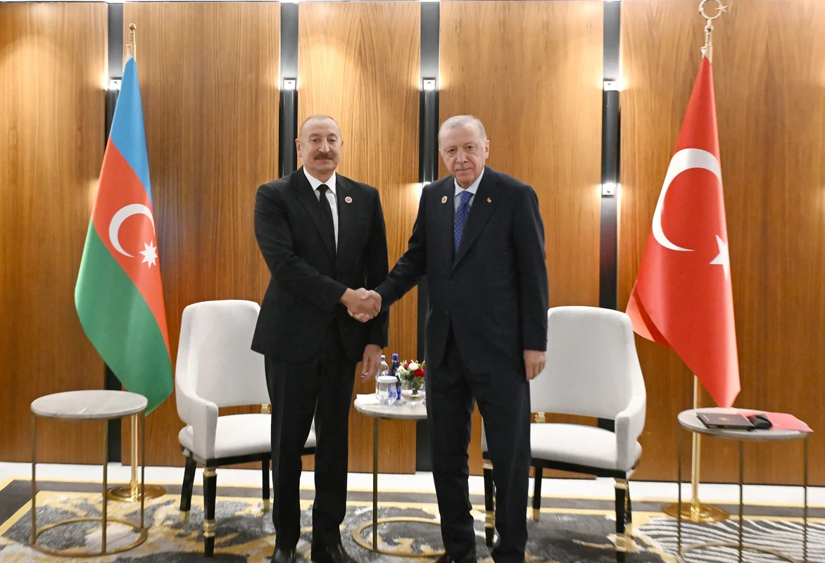İlham Əliyevin Bişkekdə Rəcəb Tayyib Ərdoğanla görüşü olub - FOTO