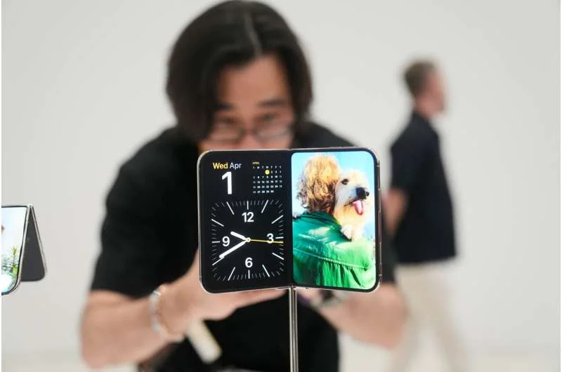 Apple yeni iPhone seriyasını təqdim edib: qatlanan Duo modeli diqqət mərkəzindədir