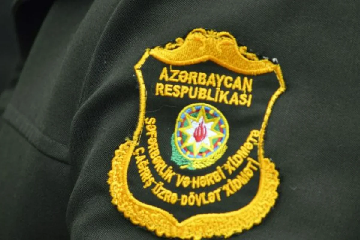 Azərbaycanda nüfuz alverində təqsirləndirilən zabit azadlığa buraxıldı