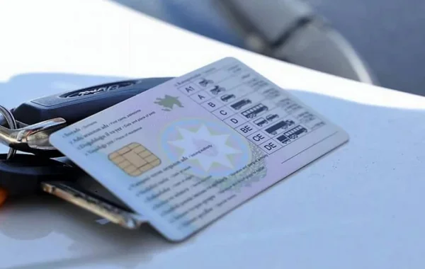 Sürücülük vəsiqəsi üçün kömək vəd etdi, 900 manatını ələ keçirdi