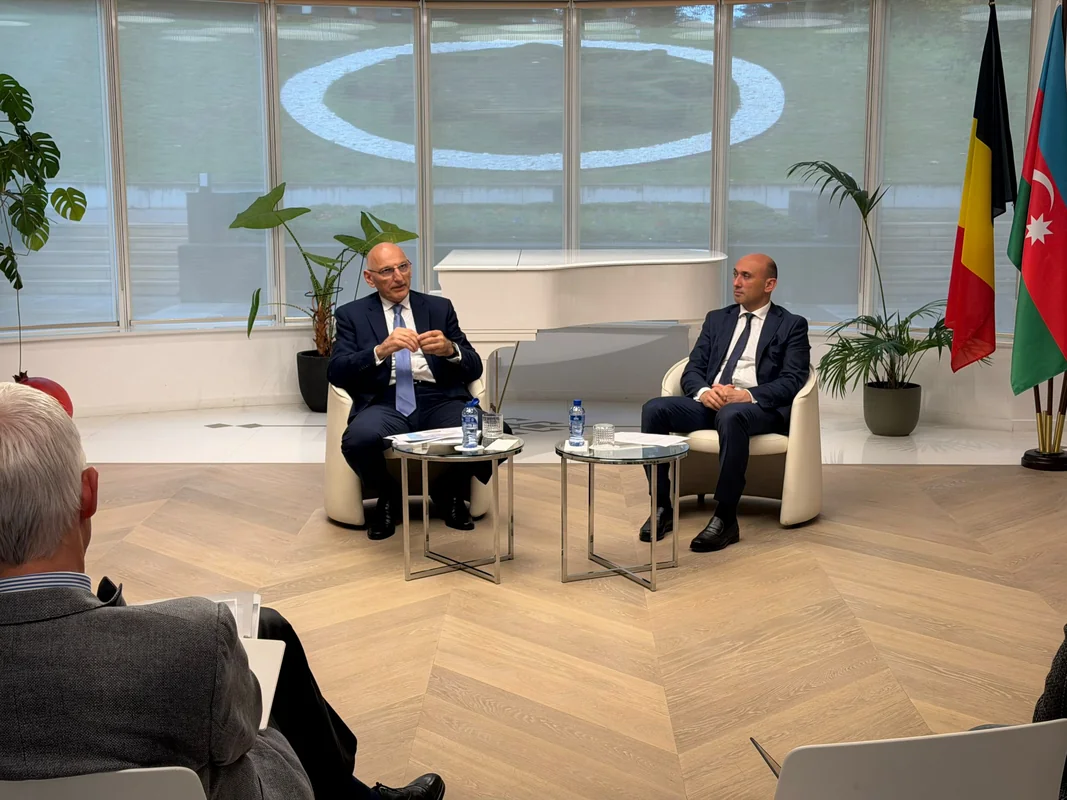 Elçin Əmirbəyov Brüsseli sülh prosesi və Aİ ilə münasibətlər barədə məlumatlandırdı