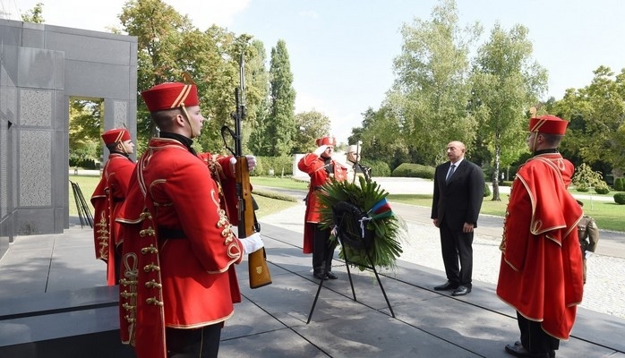 Prezident İlham Əliyev Zaqrebdə “Xorvatiya Qurbanlarının Səsi-Ağrı Divarı” abidəsini ziyarət edib