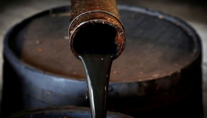 Венесуэла решила продавать нефть по пять долларов за баррель