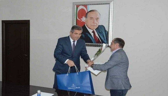 İcra başçısı prokurorluq işçilərini təltif etdi