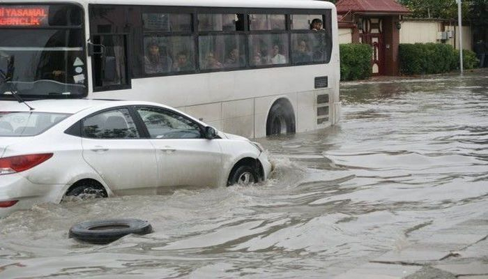 Баку после ливня: традиционные проблемы