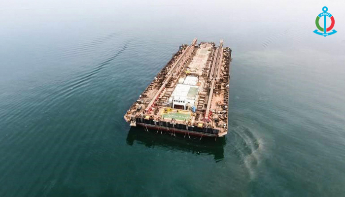 В Азербайджане вернули в строй крупнейшую на Каспии баржу