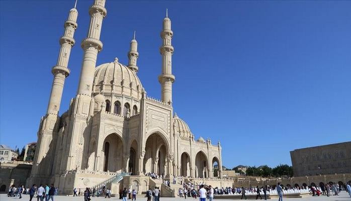 Azərbaycanda səsgücləndirici ilə azan oxumaq qadağan edildi?