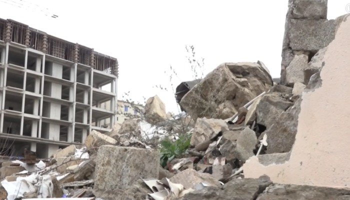 "Hamı qorxu içindədir, şikayət edirik, eşidən yoxdur" - Paytaxtda aparılan tikinti sakinlər üçün təhlükə yaradır