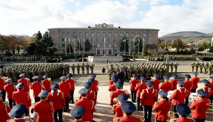 İlham Əliyev və Mehriban Əliyeva Xankəndidə Zəfər paradında iştirak ediblər