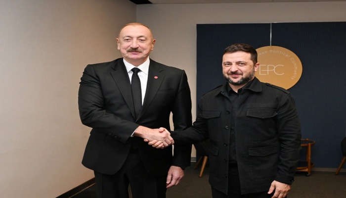 İlham Əliyevin Kopenhagendə Volodimir Zelenski ilə görüşü olub