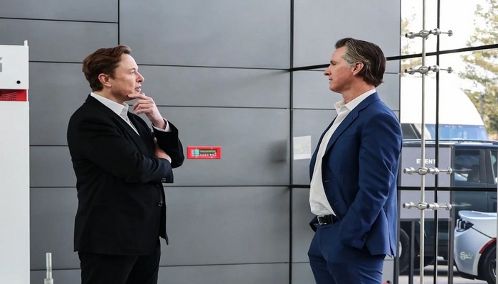 İlon Mask Donald Trampın Kaliforniya qubernatoruna üzr istəməsi çağırışını dəstəkləyib