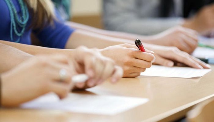 İmtahanda bir nəfərdə “ağıllı” saat aşkarlandı