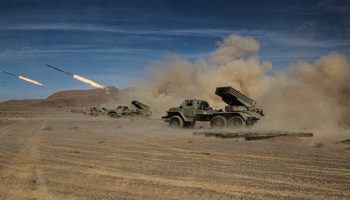 İran İsrailin müttəfiqlərinin regional bazalarını vurmaqla hədələyib