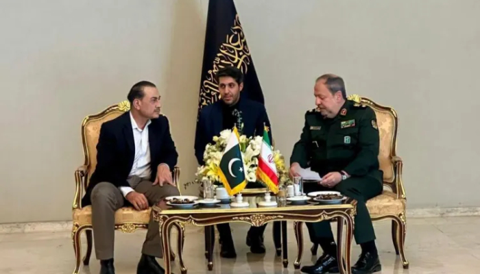 İran və Pakistan hərbi əməkdaşlığı genişləndirmək istəyirlər
