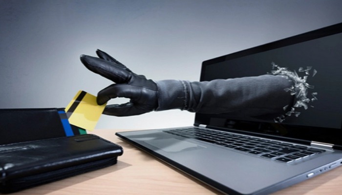 Kartdan oğurlanan pulları geri qaytarmaq mümkündür - Hansı addımları atmaq lazımdır?