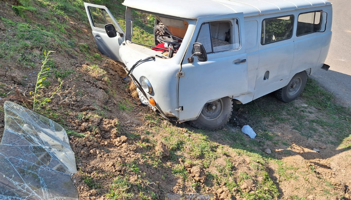 Lerikdə “UAZ” dağa çırpıldı - Yaralılar var