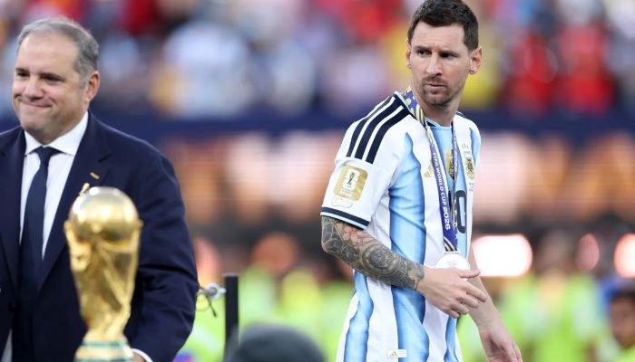 Lionel Messi Argentina millisində karyerasını başa vurdu