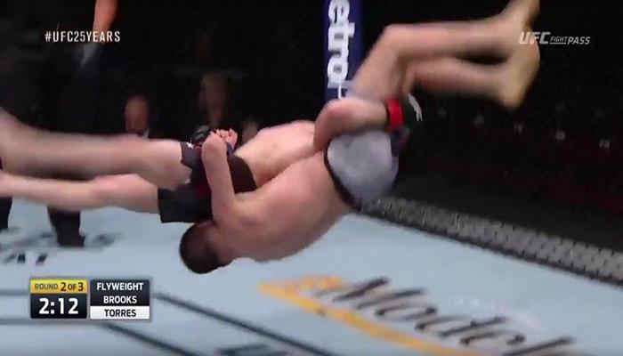 Məşhur döyüşçü UFC-dən uzaqlaşdırıldı