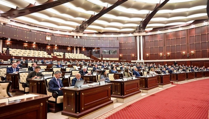 MM qəyyumluq və himayəçilik orqanlarının razılığına dair qərarın bir iş günü ərzində EHİS-ə daxil edilməsini son oxunuşda qəbul edib