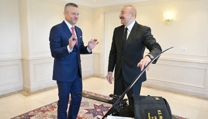 Peter Pelleqrini İlham Əliyevə xizək hədiyyə etdi