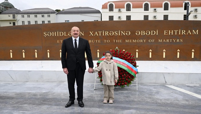 Prezidentin əlindən tutan yeddiyaşlı qızcığaz - Kimdir o?