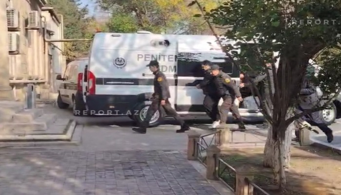 Şəhidlər xiyabanında qeyri-etik videolar çəkən əcnəbilər məhkəməyə gətiriliblər