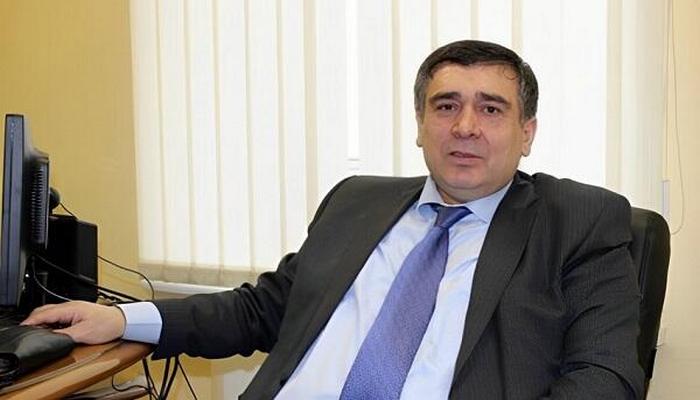 Şıxlinski Azərbaycan səfirliyindən çıxarkən saxlanılıbmış