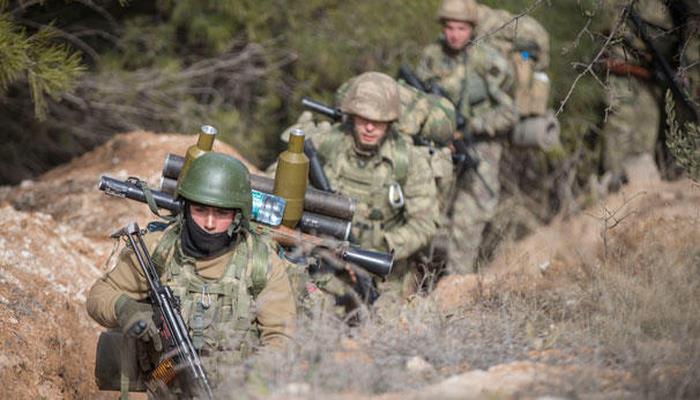 Türk əsgərlər PKK-nın mağarasına girdi