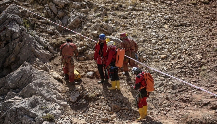 Türkiyə 32 alpinisti axtarış və xilasetmə əməliyyatı üçün İrana göndərib