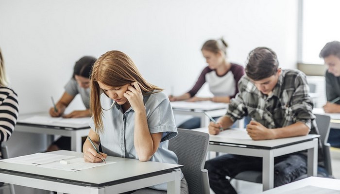 Xaricdə ali təhsil alanların peşə tanınması üzrə keçiriləcək imtahanın vaxtı dəyişdirilib