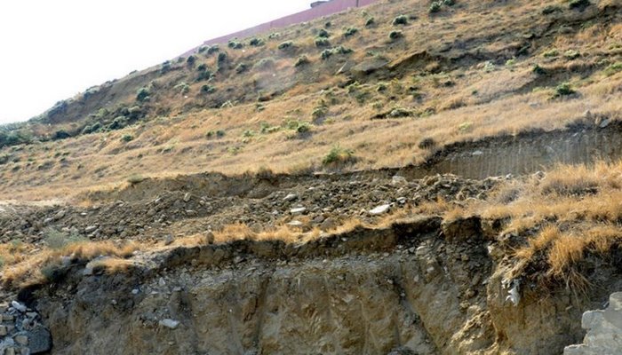 Xətai rayonunda torpaq sürüşməsi olub