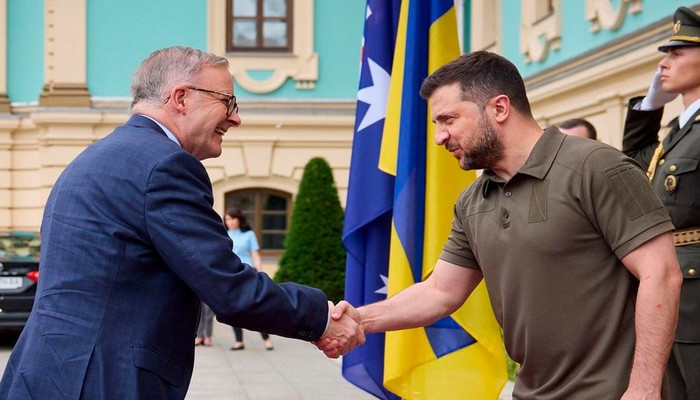 Zelenski Avstraliyanın Baş nazirini Ukraynaya dəvət edib